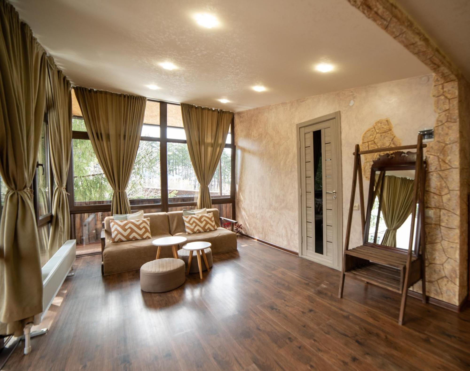 Ecolife Lodge Hotel & Restaurant สเตปานาวาน ภายนอก รูปภาพ