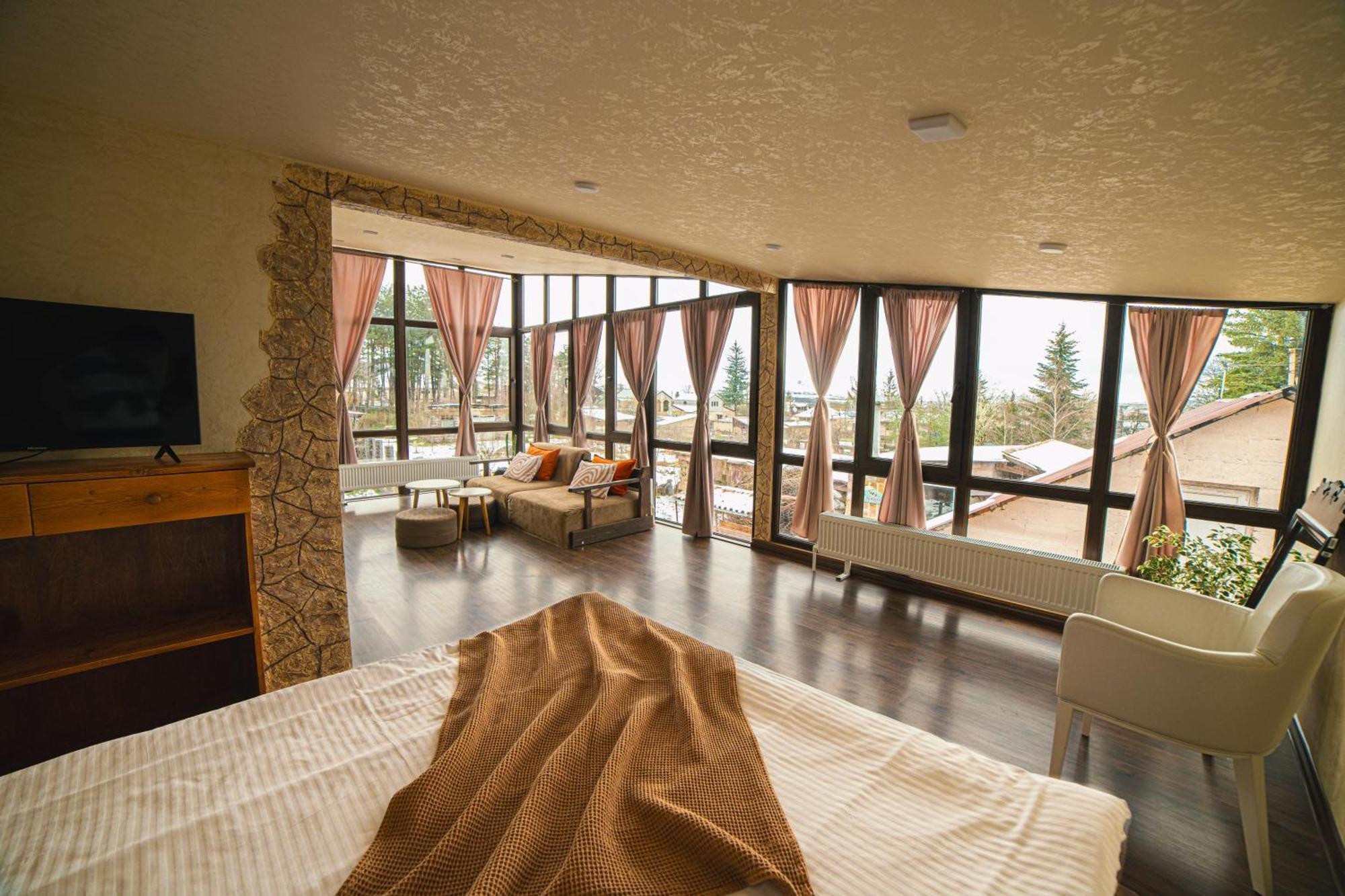 Ecolife Lodge Hotel & Restaurant สเตปานาวาน ภายนอก รูปภาพ